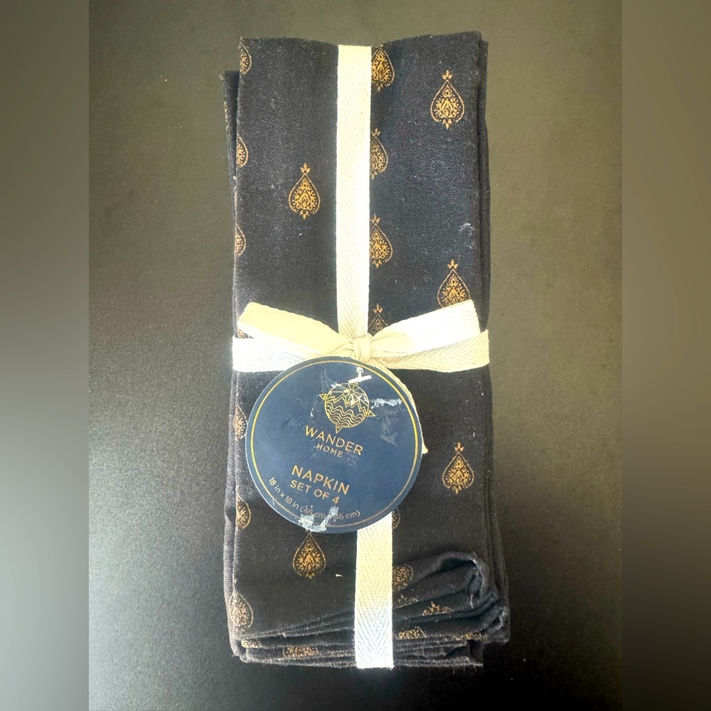 NWT Wander Home Cloth Napkins Set of 4 Black & Gold